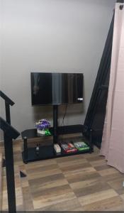 Μια τηλεόραση ή/και κέντρο ψυχαγωγίας στο Cabaña Alpina Bella Vista