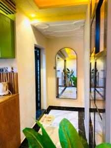 a living room with a mirror and plants at Résidence de la Paix in Yaoundé