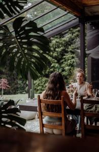 Hosté ubytování Enchanted - West Coast Private Wonderland + 35 fotografií