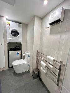 Koupelna v ubytování 6 on Adams + 57 fotografií