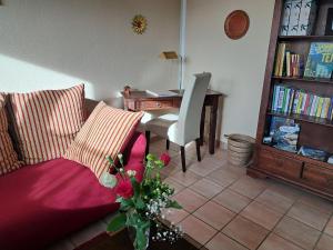 Η βιβλιοθήκη του διαμερίσματος