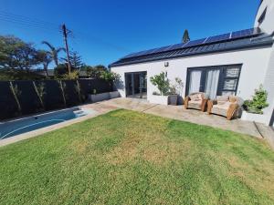 a yard with two chairs and a house at 66onjennings Strand in Strand