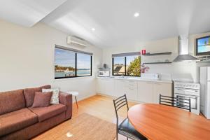 Kuchyň nebo kuchyňský kout v ubytování Anglesea Family Bungalow 2 Bedroom