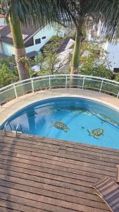 a large swimming pool with fish painted on it at Suíte privativa em casa compartilhada in São Paulo