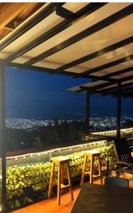 En balkon eller terrasse på Glampin y Cabañas MAGISTRAL VILLA EL EDEN + 2 billeder