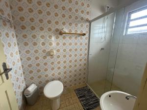 Et badeværelse på Casa Kaly pé na areia + 32 billeder