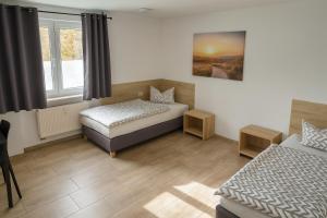 Postel nebo postele na pokoji v ubytování Zweizimmerwohnung für Monteure & Bauarbeiter