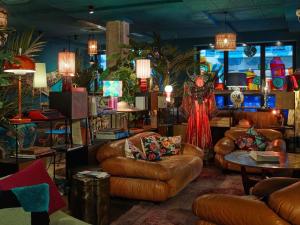 Χώρος καθιστικού στο 25hours Hotel The Trip