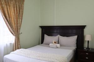 Ένα ή περισσότερα κρεβάτια σε δωμάτιο στο Cozy Garden Cottage with Secure Private Parking