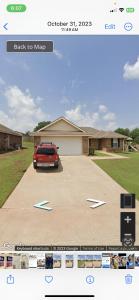 une capture d'écran d'une voiture garée dans une allée dans l'établissement And Boots Start Knocking 3 beds Super Host Status, à Stillwater