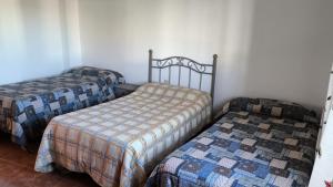 two twin beds in a room with at Apartamento en Cazalla de la Sierra in Cazalla de la Sierra