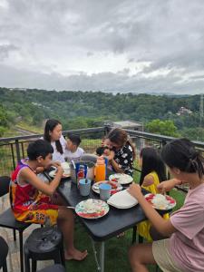 Phong cảnh thiên nhiên gần khu cắm trại