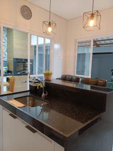 Η κουζίνα ή μικρή κουζίνα στο Refúgio do Mar