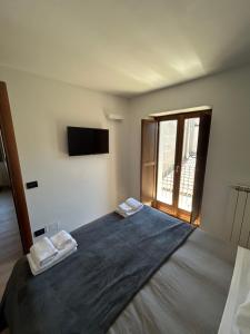 Ένα ή περισσότερα κρεβάτια σε δωμάτιο στο Pietrasuite Santa Brigida