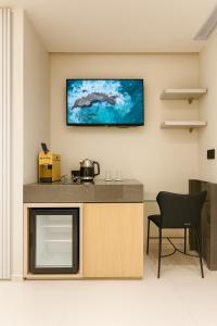 Μια τηλεόραση ή/και κέντρο ψυχαγωγίας στο Imperial Suites Vlora