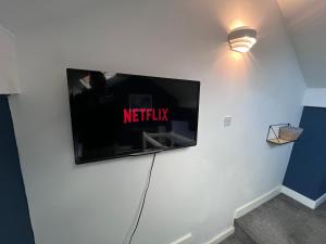 TV a/nebo společenská místnost v ubytování The Bluebird B&B II