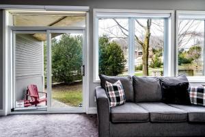 Posezení v ubytování Easy Rider Chalet Steps to Lift & Blue Village