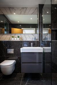 a black bathroom with a toilet and a sink at lakeside Lodge in Bristol +12 photos