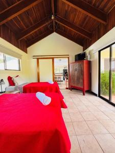 Postel nebo postele na pokoji v ubytování Bonsai House