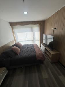 Giường trong phòng chung tại Hotel Rioverde Suite Cerca de Aeropuerto JMC