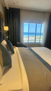 En eller flere senge i et værelse på نورس الشمال للشقق المخدومة املج