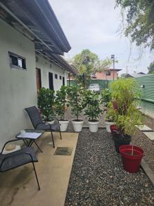 Κήπος έξω από το Boutique Studios Uvita