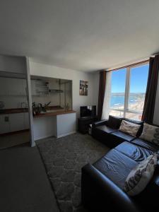 Ένα ή περισσότερα κρεβάτια σε δωμάτιο στο Gran departamento frente a la playa