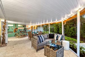 O zonă de relaxare la Beach Palm Villa - 5533