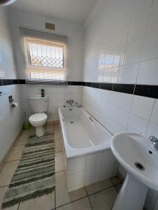 Ένα μπάνιο στο Zolas guest house