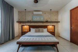 a bedroom with a large bed with a wooden headboard at Espectacular casa en Progreso con alberca in Progreso +74 photos