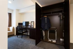 TV a/nebo společenská místnost v ubytování Hotel Sunroute Tokushima