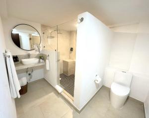 Ένα μπάνιο στο Hotel Casa KARLOTTA