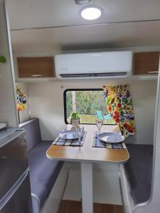 TV a/nebo společenská místnost v ubytování Trailer em Caconde - Glamping, Piscina e Natureza