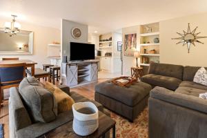 Et tv og/eller underholdning på Abbot House Condo 4 with SHARC Passes