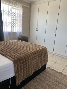 Ένα ή περισσότερα κρεβάτια σε δωμάτιο στο Zolas guest house