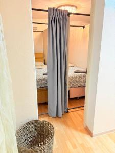 Postel nebo postele na pokoji v ubytování Хостел с кабинками в центре CABIN HOSTEL city center