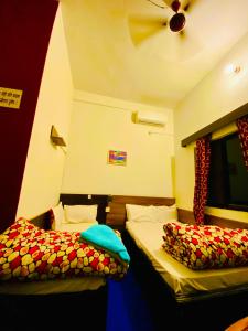 Postel nebo postele na pokoji v ubytování Hotel MAQ Lumbini