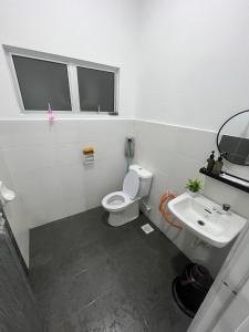 Ένα μπάνιο στο Zh homestay teluk batik