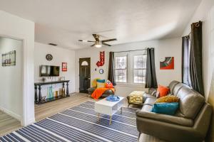 Televiisor ja/või meelelahutuskeskus majutusasutuses Time Machine Games Galore in Lubbock Home By TTU!