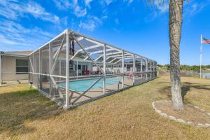 La pileta dentro o cerca de Fishing Dock and Grill Pet-Friendly North Port Home