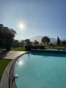 Πισίνα στο ή κοντά στο Casa de Campo en Cieneguilla +29 φωτογραφίες