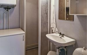 Ένα μπάνιο στο Two-Bedroom Holiday Home In Silverdalen +1 φωτογραφίες