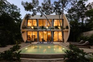 Swimmingpoolen hos eller tæt på Casa Náay Tulum - Jungle Luxury Villa Heated Pool & Firepit