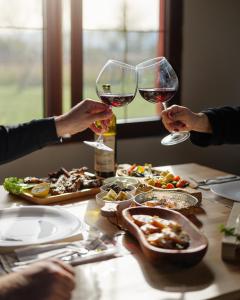 Ποτά στο Bujtina Tushaj