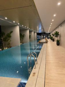 a large swimming pool in a building at HomeStay ICON40 HẠLONG in Ha Long