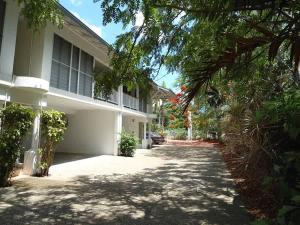 a white house with a driveway in front of it at Sunrise Cove in Airlie Beach +27 photos