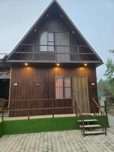 El edificio en el que está el tented camp