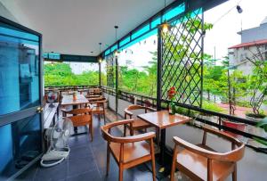 Un restaurante u otro lugar para comer en Hotel Giao Thông