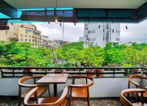 Un balcón o terraza en Hotel Giao Thông