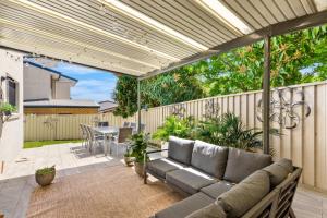 Posezení v ubytování Coastal Comfort, BBQ, Yard, Pet-Friendly Stay